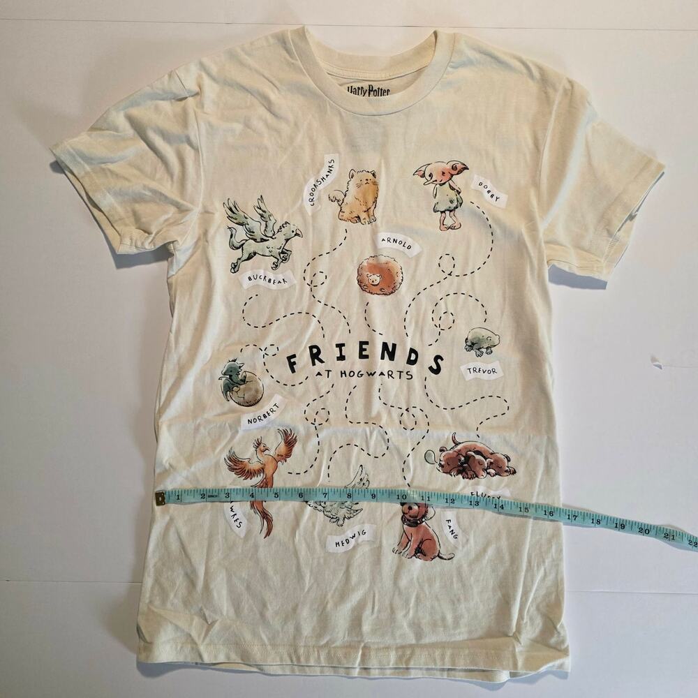 Harry Potter Friends At Hogwarts Graphic T Shirt Small Cream Wizard Animals Tee